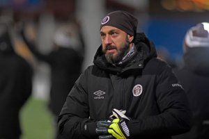 Tromsø 20211024. Mjøndalens keeper Sosha Makani satt på benken under eliteseriekampen i fotball mellom Tromsø og Mjøndalen på Alfheim Stadion. Foto: Rune Stoltz Bertinussen / NTB