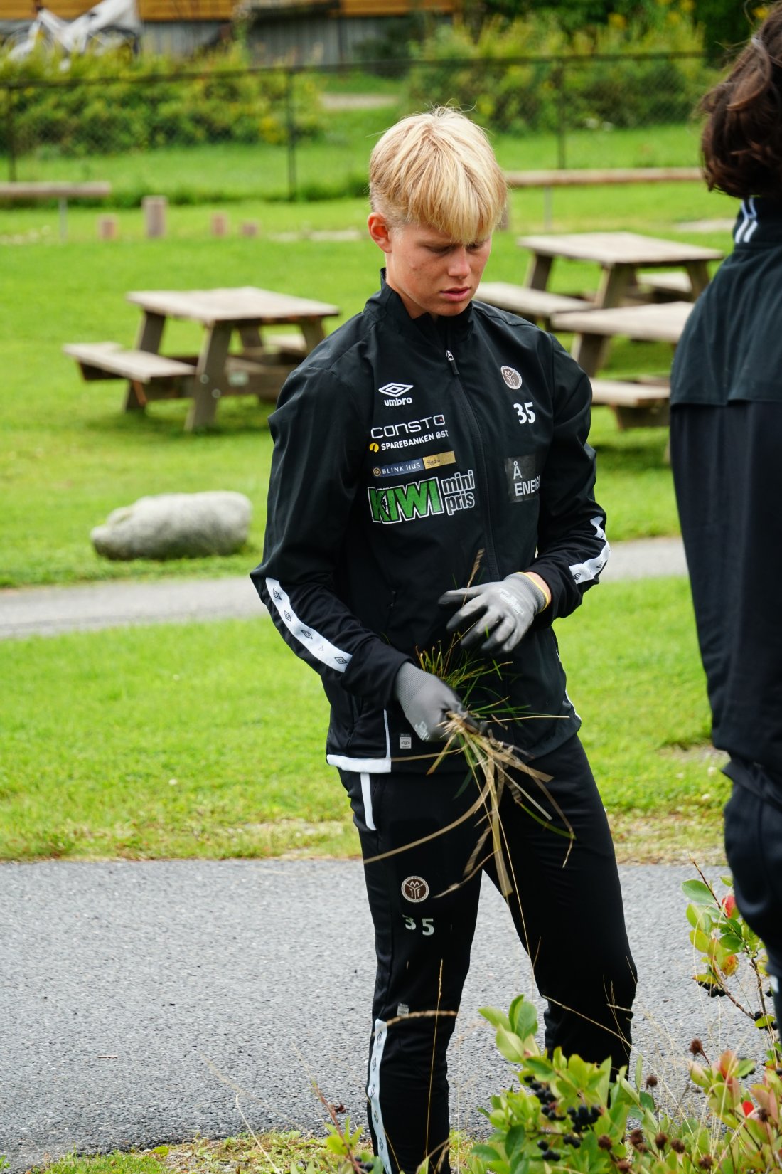 Andreas Fotland tok i et tak for å gjøre det pent for bygda og klubben